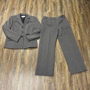 Le Suit Ladies Pant Jacket Suit Set Gray‎ With Brown Undertone Polyester Career